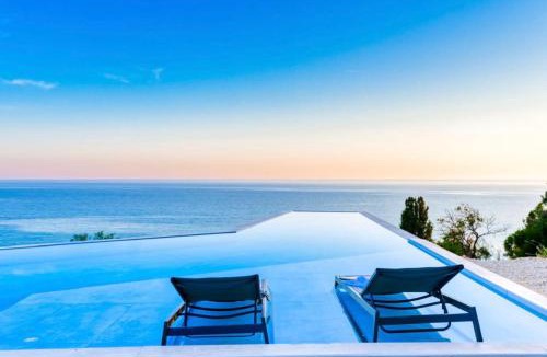 Agios Matthaios Villa | Endless Blue