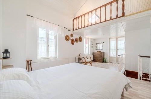 Mithimna Apartment | Rastōne House