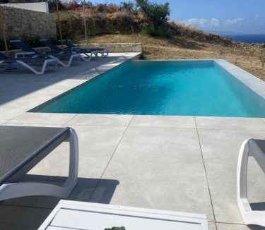 Pefki Villa | Villa Zina mit Infinity-Pool und Meerblick