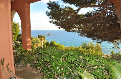 Parelia Apartment | Studio Apartments with large swimming pool and Sea view at Pelekas Beach Corfu