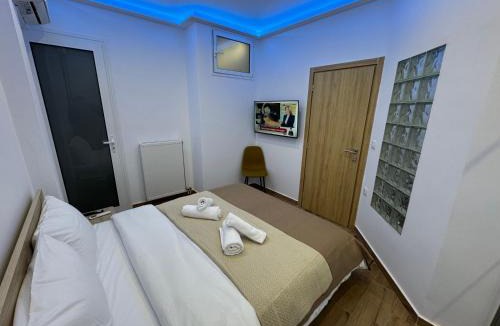 Nikaia-Agios Ioannis Rentis Apartment | Modern Athens Suite - 160m from Metro - 3min Piraeus Port - 6 Guests