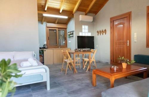 Omales Apartment | Mani Tigani View Studio