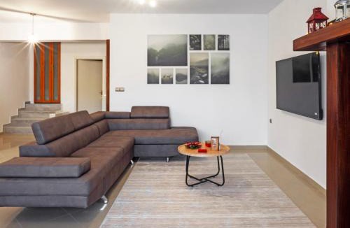 Kastoria Apartment | Chloe Maxi Apt 108 sqm