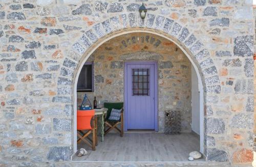 Pyrgou Dirou House | Kivotos Mani