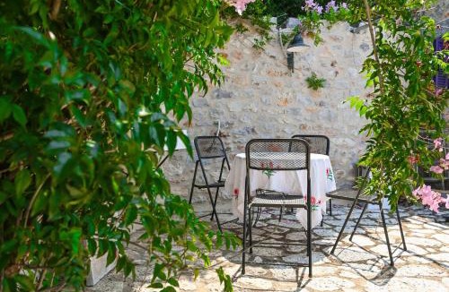 Pyrgou Dirou House | Kivotos Mani