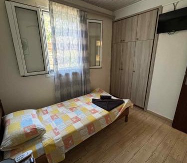Agios Konstantinos House | Christina Apartment