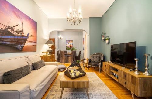 Ampelokipoi Apartment | Little house in the city