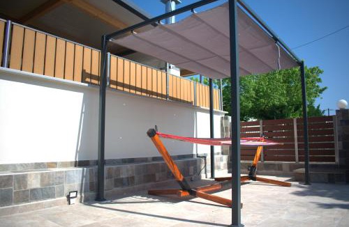 Nea Mesagkala House | Verde Home