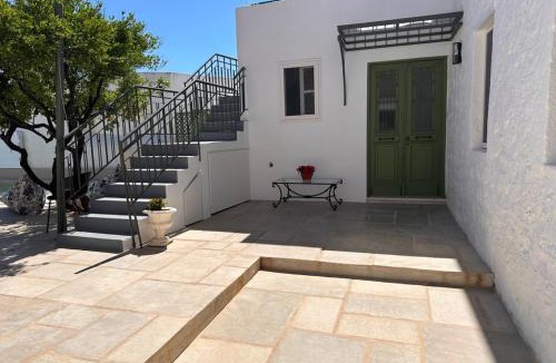 Spetses Villa | Think Chic!