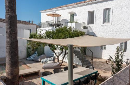 Spetses Villa | Think Chic!