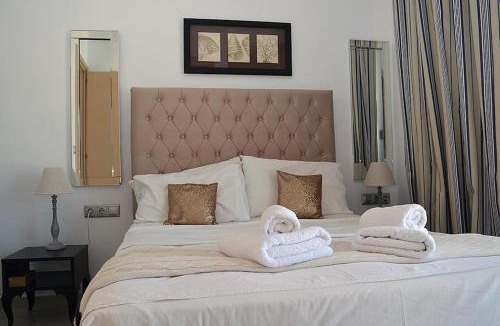 Makry Gialos House | Premium Sea View House - Private Rooftop & 2 pools 200 m from the Beach Up to 6 Guests