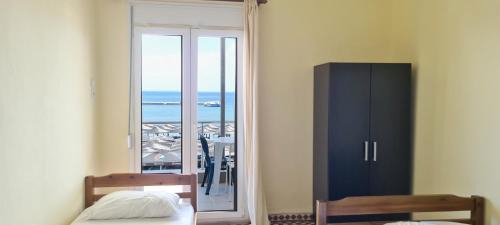 Neoi Epivates Apartment | Veranda Rooms to Let