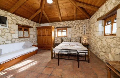 Porto Koukla House | Vardiola Houses, close to Agios Sostis Beach, by ZanteWize