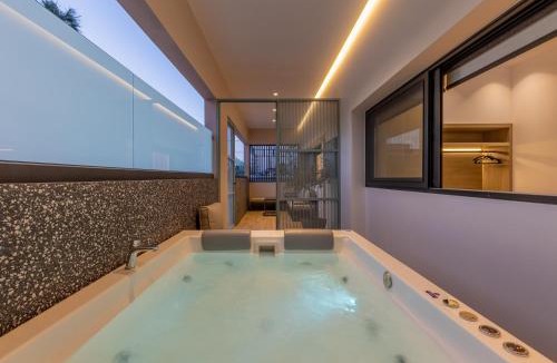 Lambi Apartment | Hot Tub - 5 min to Beaches - Netflix - Full Kitchen