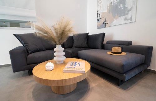 Vari-Voula-Vouliagmeni Apartment | White House Vouliagmeni 2-Free parking-next to the sea