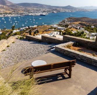 Krotiri Villa | Near Parikia - 4BR Villa with Pool & View - Mirabilia