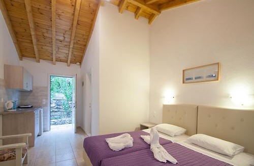 Koukounaries Apartment | VOULA STUDIOS