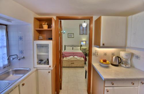 idhra House | Lelas house 2-level Apartment "Mandraki"