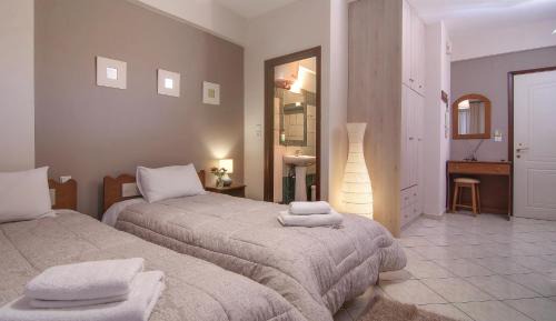 Perama House | Tsironis Guesthouse