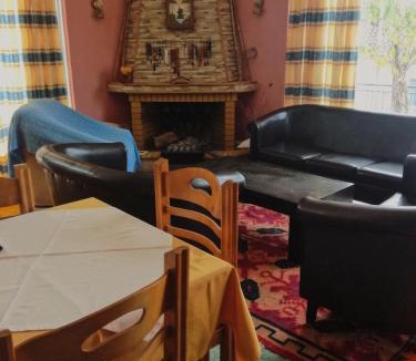 Kokkinorrachi Hotel | Ξενοδοχείο "Ηραία"