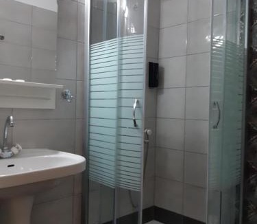 Korinos Hotel | Lidra
