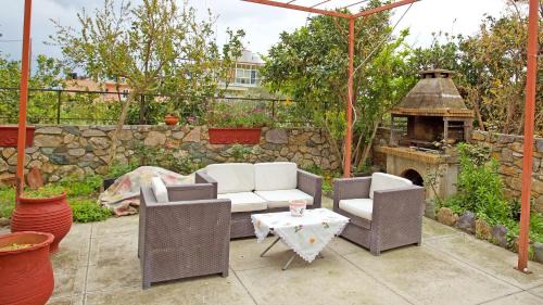 Ilia Apartment | Kapougiati Studios - Ilia Edipsos Sunny and Cozy Getaways