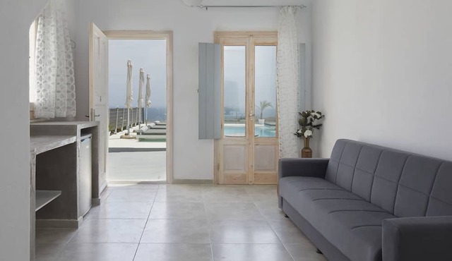 Nalu Suites in Santorini