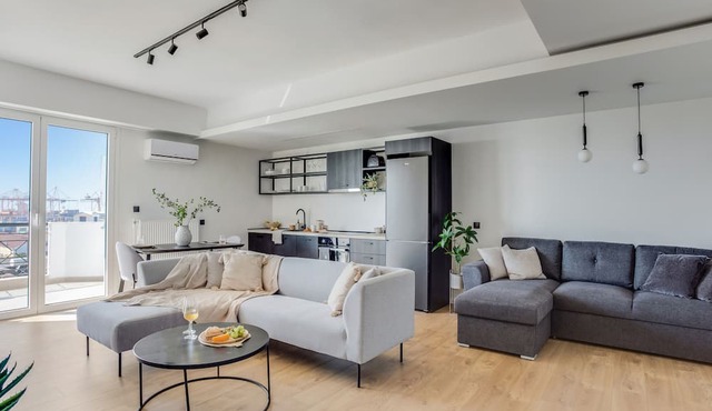 Sanders Arch - Delightful Family Apt w Balcony in Thessaloniki