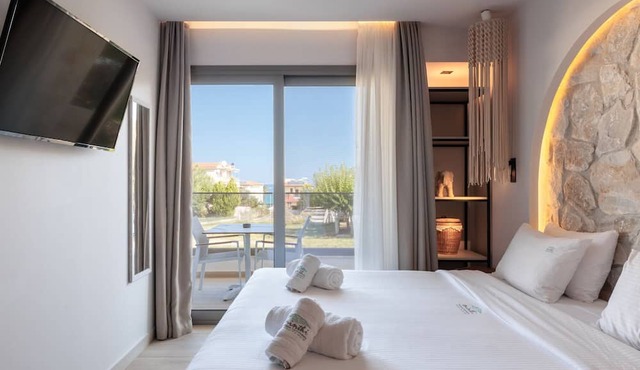 Amalthia Luxury Suites in Kassandra