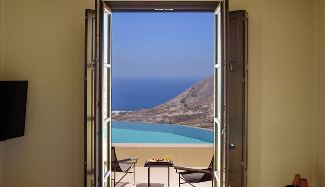 Elessa Hotel in Santorini