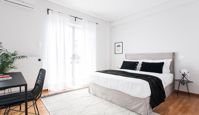 Spacious Apartment near HELEXPO in Marousi