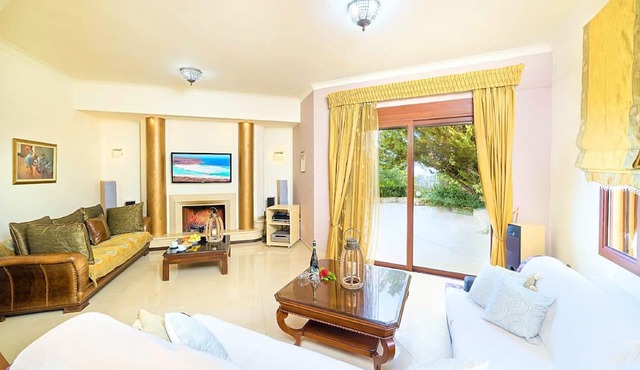 Villa Evelina with Private Pool in Rethymno