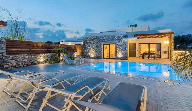 Luxury Villa with Private Swimming Pool, BBQ, playground, 5 Min. from Prasonisi! in Kattavia