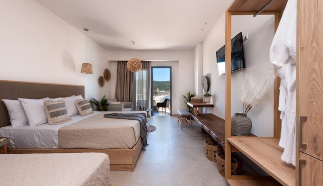 DEL MARE SUITES in Stylida