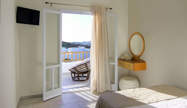 Avanti Hotel in Ios