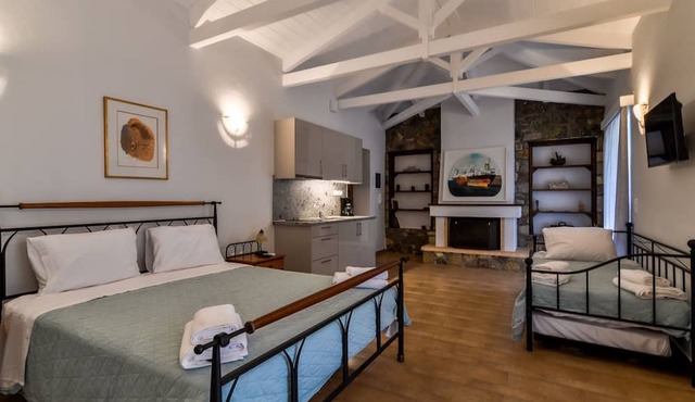 Opensea Villa Private Beach & Tennis Court in Ermionida