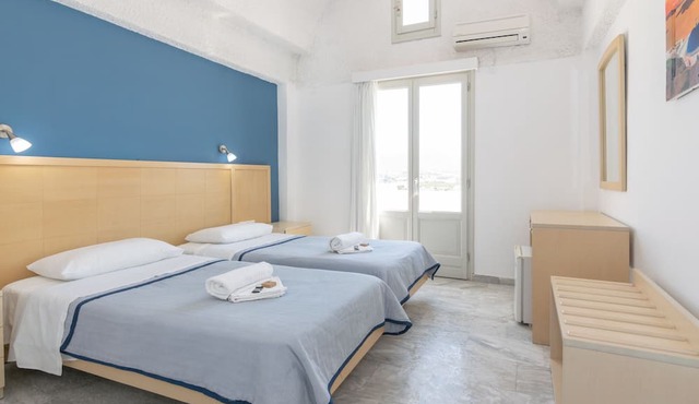 Carlos Pension in Santorini