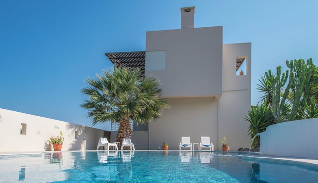 Xenos Villa 2 With 5 Bedrooms Private Swimming Pool, Near the sea in Kos