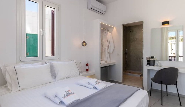 Sunset Paraportiani Rooms in Mykonos