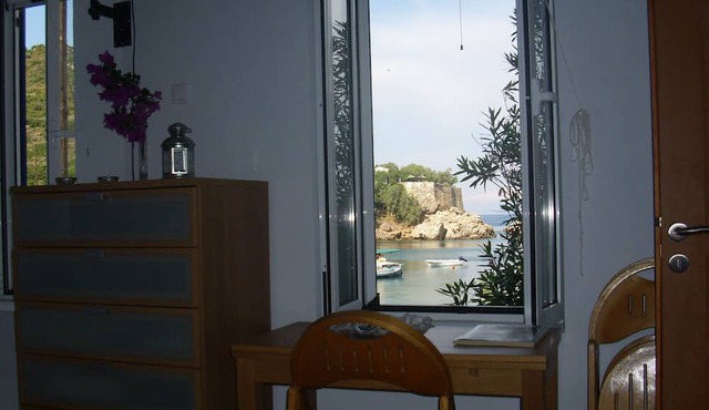 Alkistis Cozy By The Beach Apt in Ikaria Island, Therma Ground Floor in Ikaria