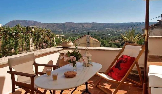 Traditional house Filippa with fireplace in Gavalochori
