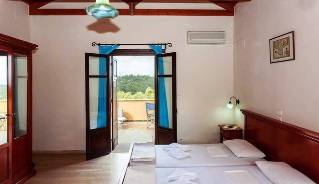 Holiday house with a terrace and balcony in Gavalochori