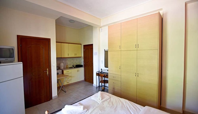 Tsertos Apartments in Kamena Vourla