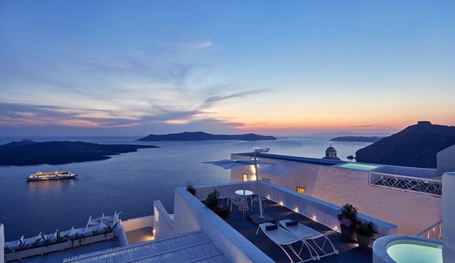 Limestone in Santorini