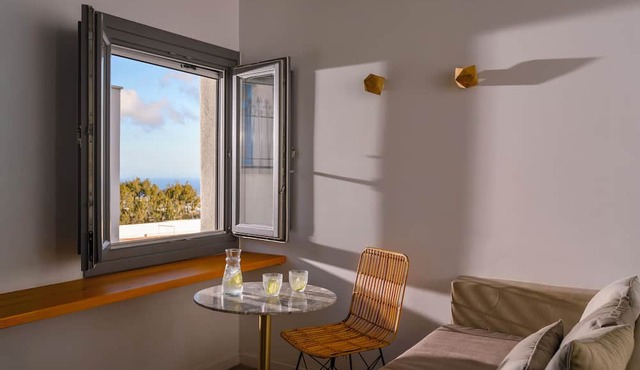 Lemon Suites Santorini in Santorini