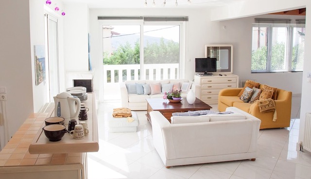 Lagonissi Luxury house in Kalivia Thorikou