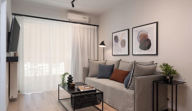 Modern Apartment in Athens with Balcony in Kallithea