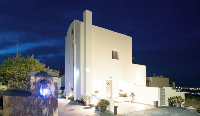 Dauti Gold Suites in Santorini