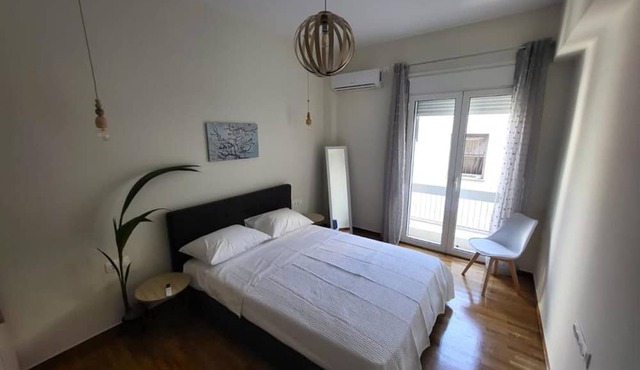 2 bd Renovated Flat at Acropolis in Athens