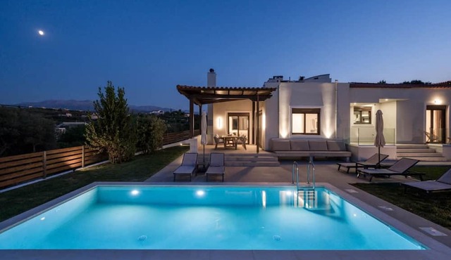 Chic and Cozy Retreat in Chania